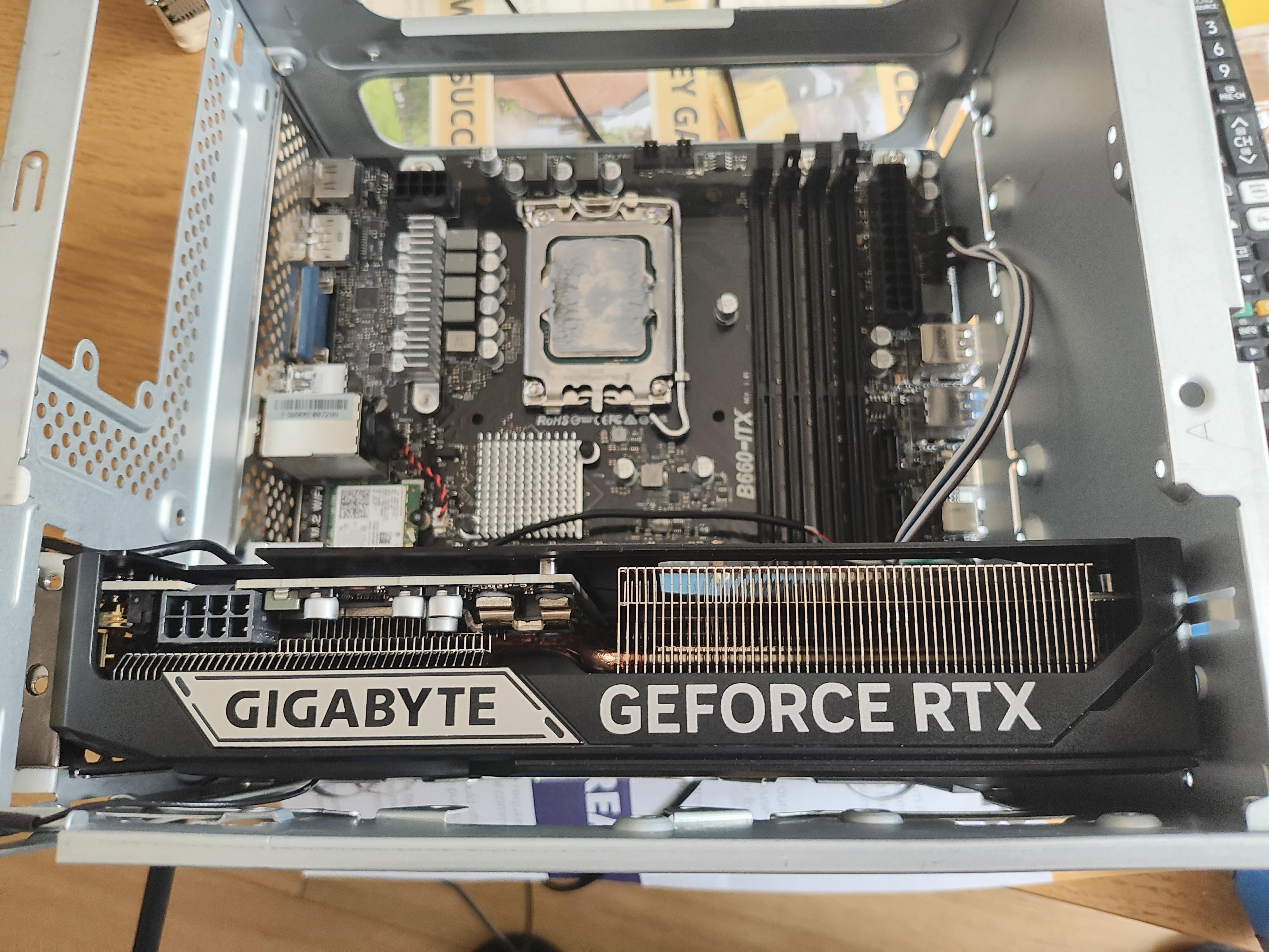 自作PC DeskMeet X300/5700X/32GB/RTX4060 自作PC DeskMeet X300/5700X