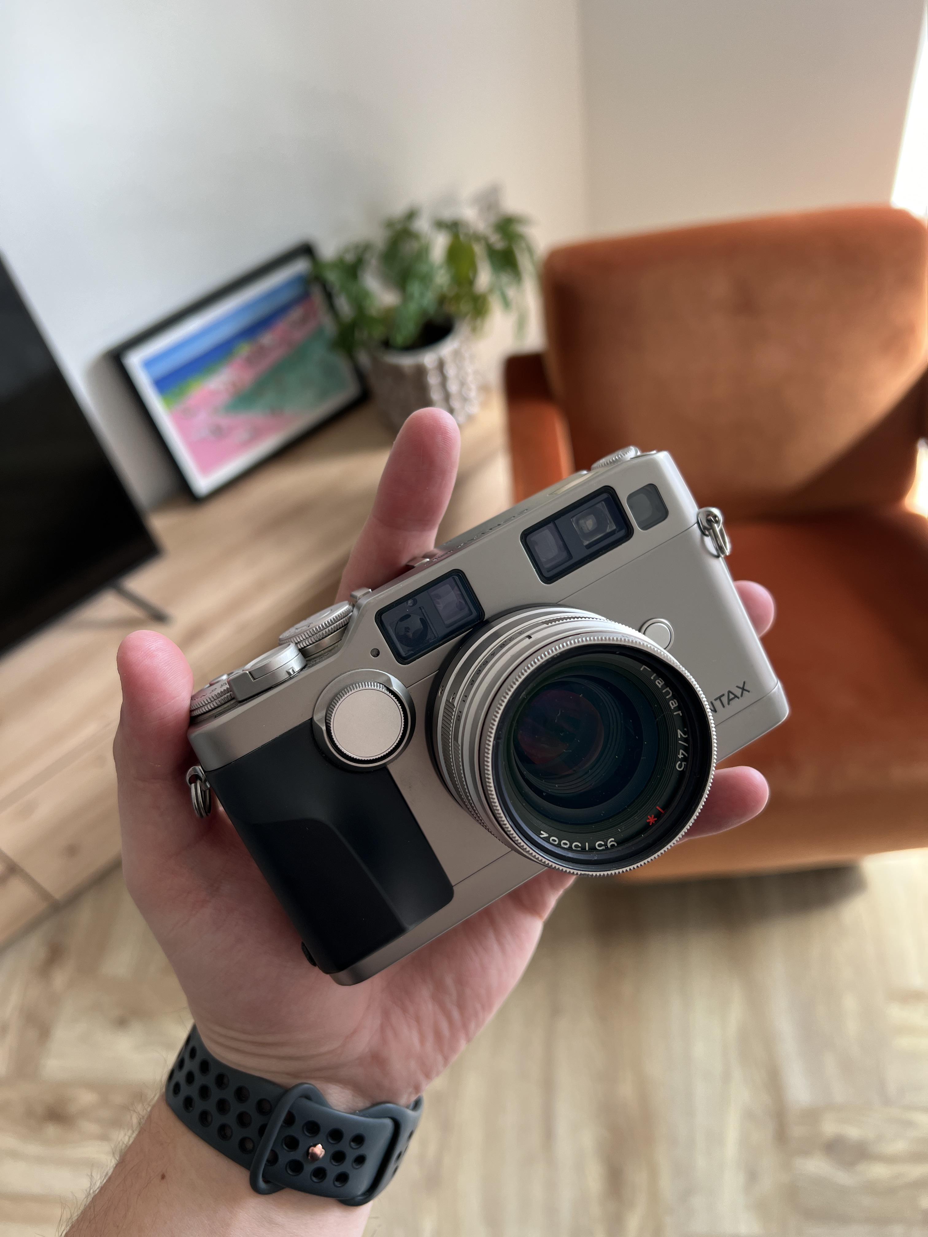 皆さん、こんにちは。最近 Contax G2 を手に入れたんですが、それに