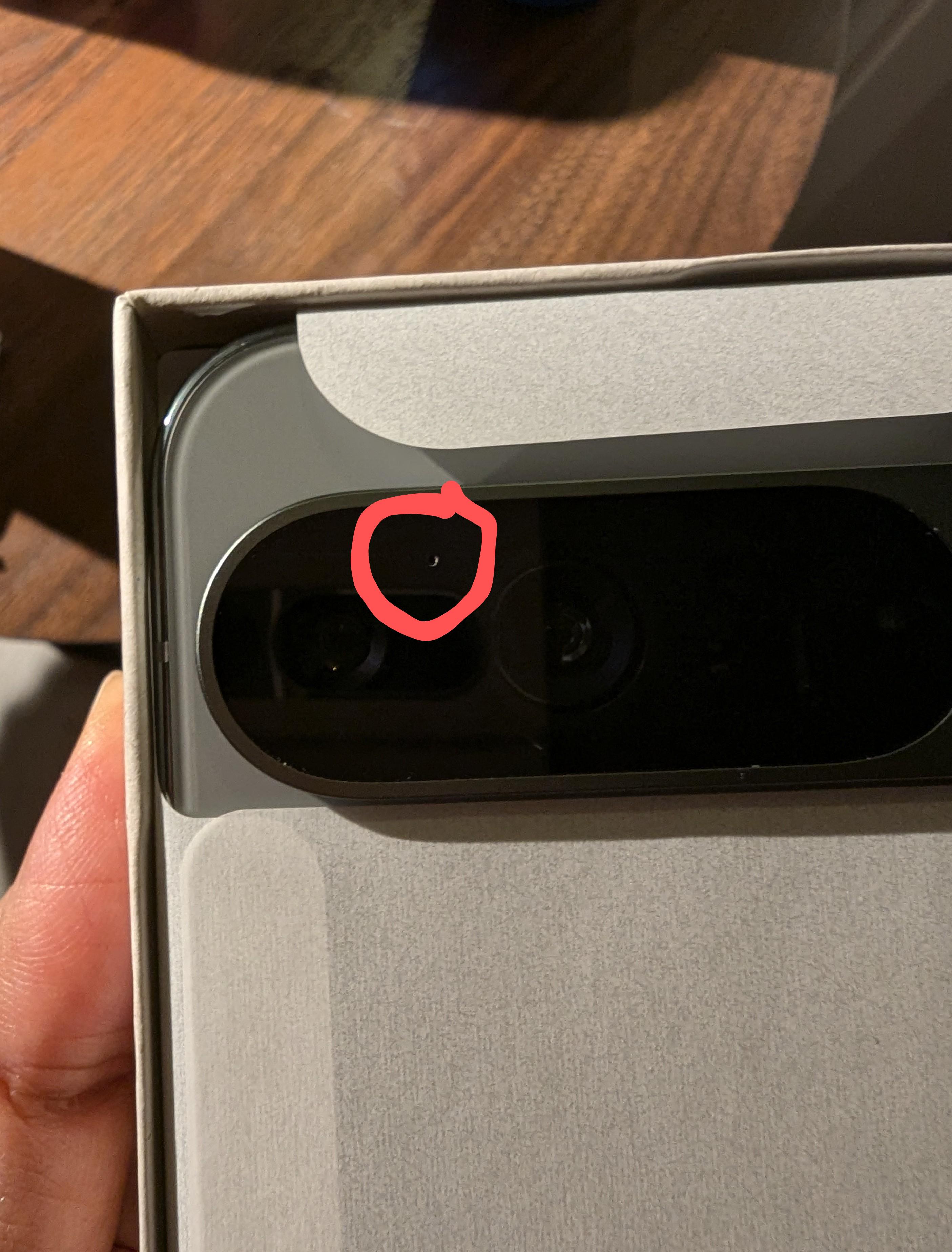 Pixel 9 Pro XLのカメラパネルに小さな「傷」 : r/pixel_phones