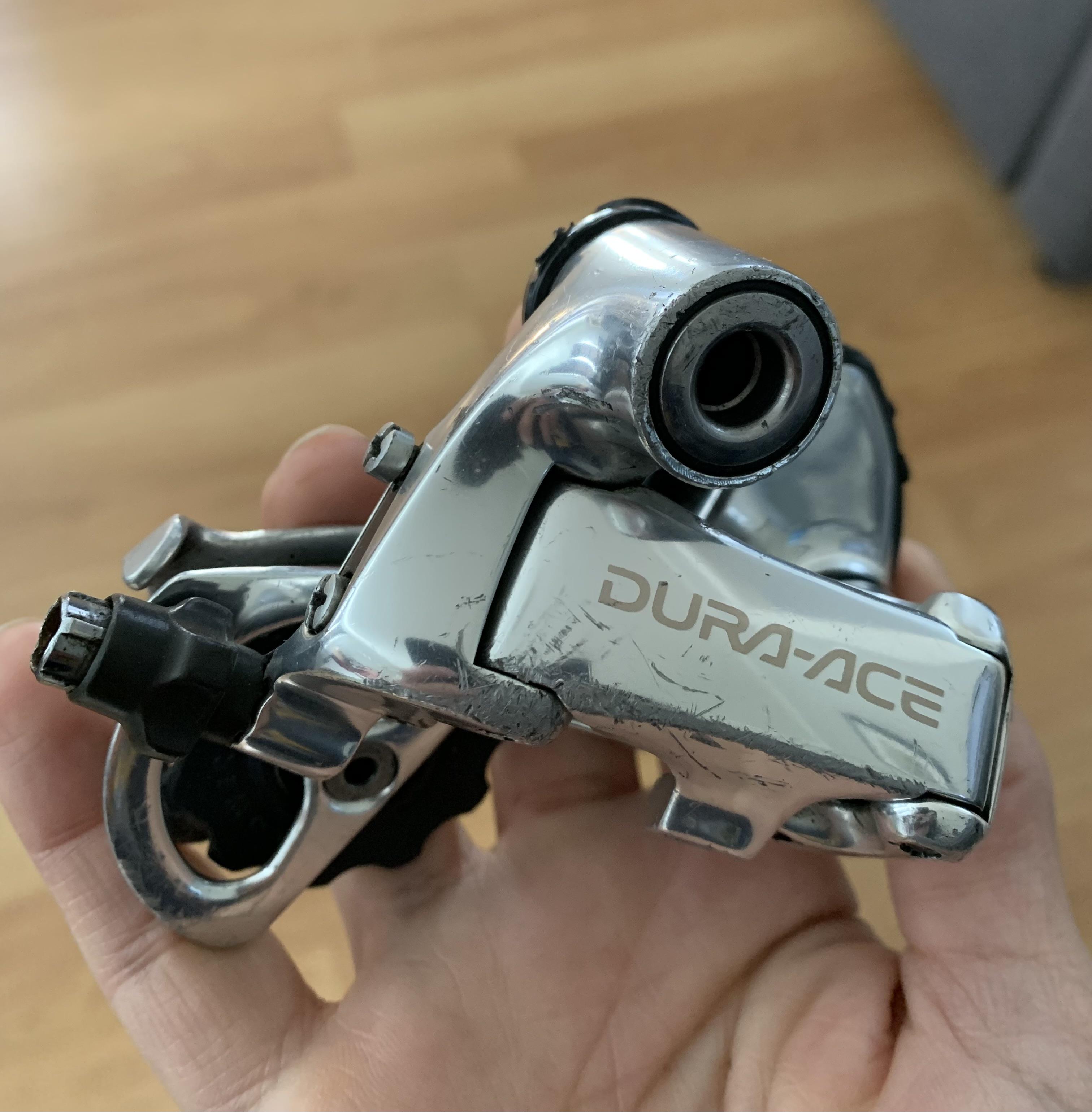 この Dura Ace RD-7700 リアディレイラーに詳しい人いますか？10速