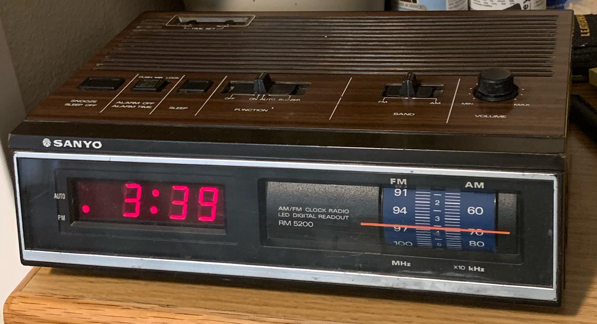 Troubleshooting Sanyo RM 5200 : r/VintageRadios