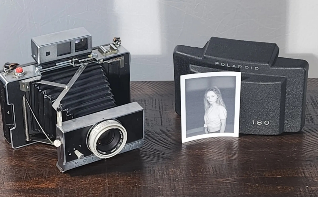 この古いPolaroid 180って、どんなフィルム使うんだっけ？ : r/Polaroid