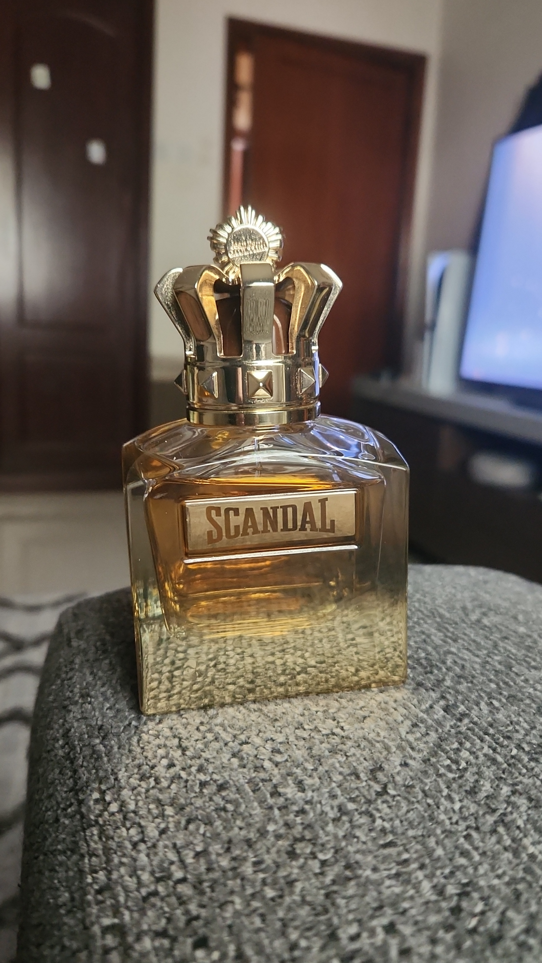 過小評価されてる香り？ JPG スキャンダル アブソリュ。 : r/Colognes