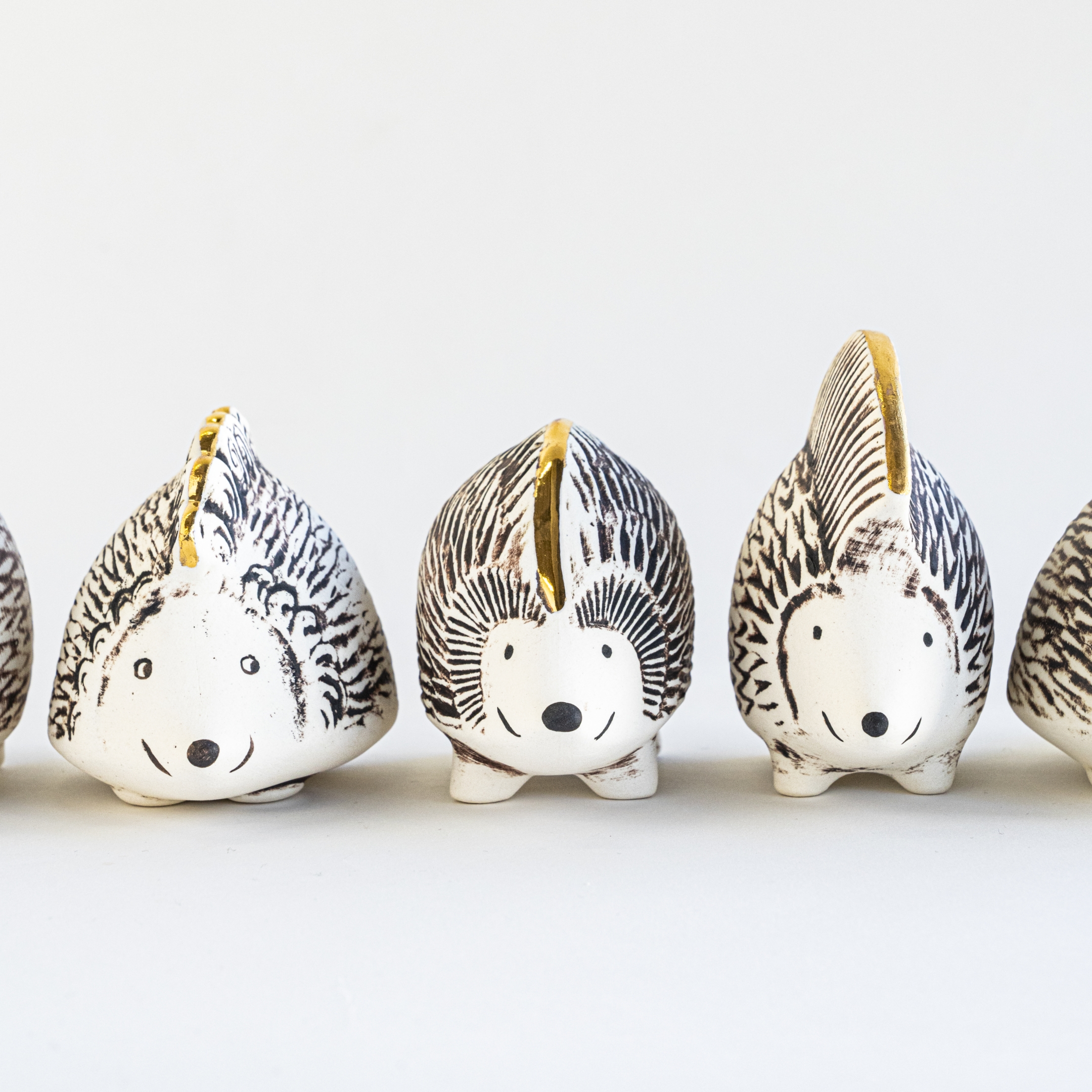 生誕15周年記念、 金のはりねずみ。