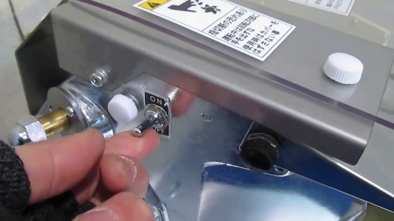 ハクラ精機 一枚切パンスライサー アルファ70 A-70 - YouTube