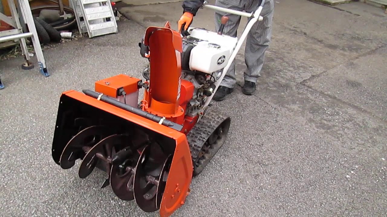 クボタ ディーゼルエンジン除雪機 スノーロータリー KSR8D - YouTube