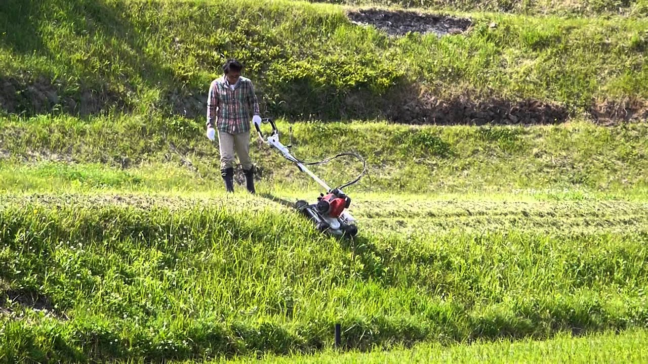オーレック スパイダーモア SP851 多用途草刈機 傾斜地対応 - YouTube