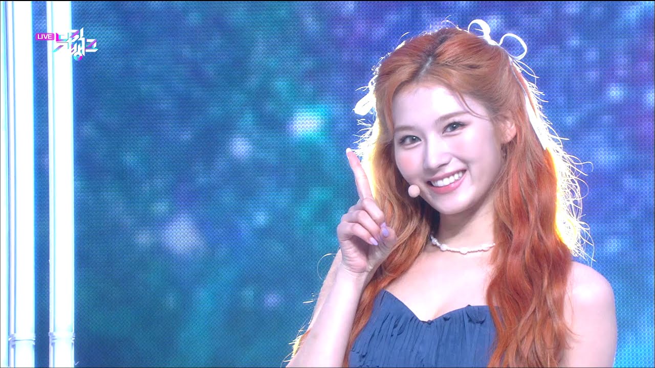 TWICE (트와이스 トゥワイス) - More & More - YouTube