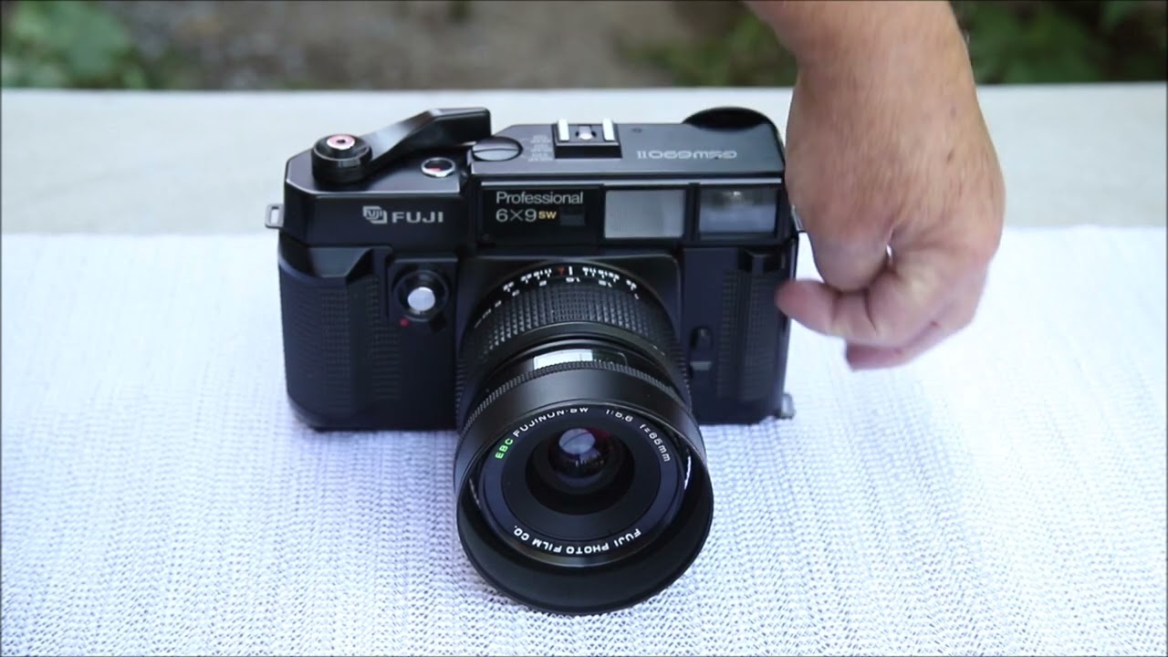 A detailed look at the features and specs of the Fuji GSW690