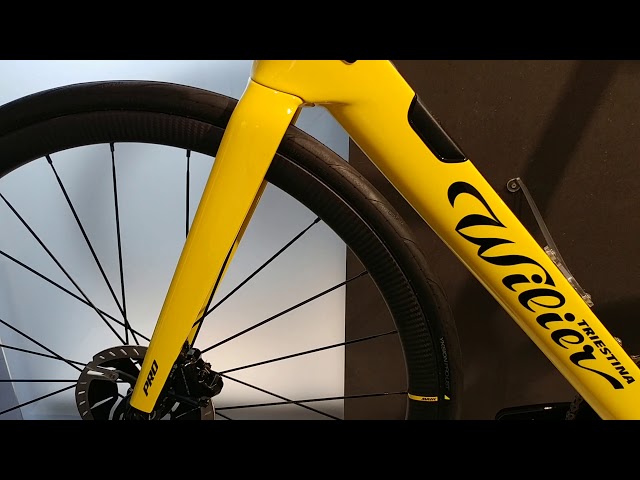 ウィリエールのエアロロード「チェント10プロ」解禁！ - YouTube