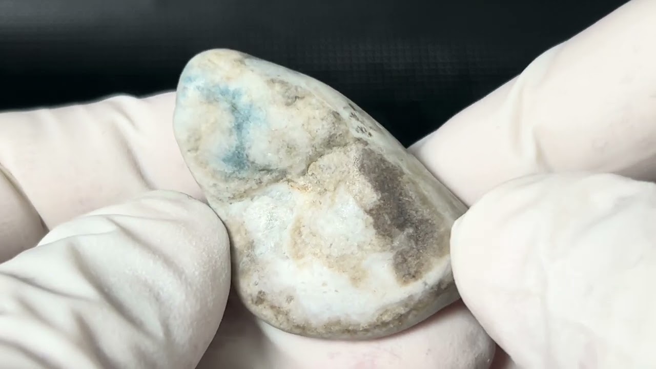 糸魚川入りコン沢産青ひすい原石 21.8g - パーフェクトストーン