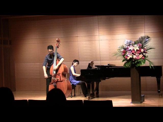 ヴァンハル：コントラバス協奏曲（ウィーン調弦） - YouTube