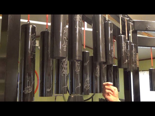 サヌカイトで作られた楽器 - YouTube