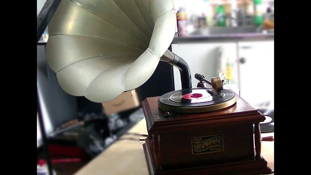 ラッパ型蓄音機の復刻版が直りました - YouTube