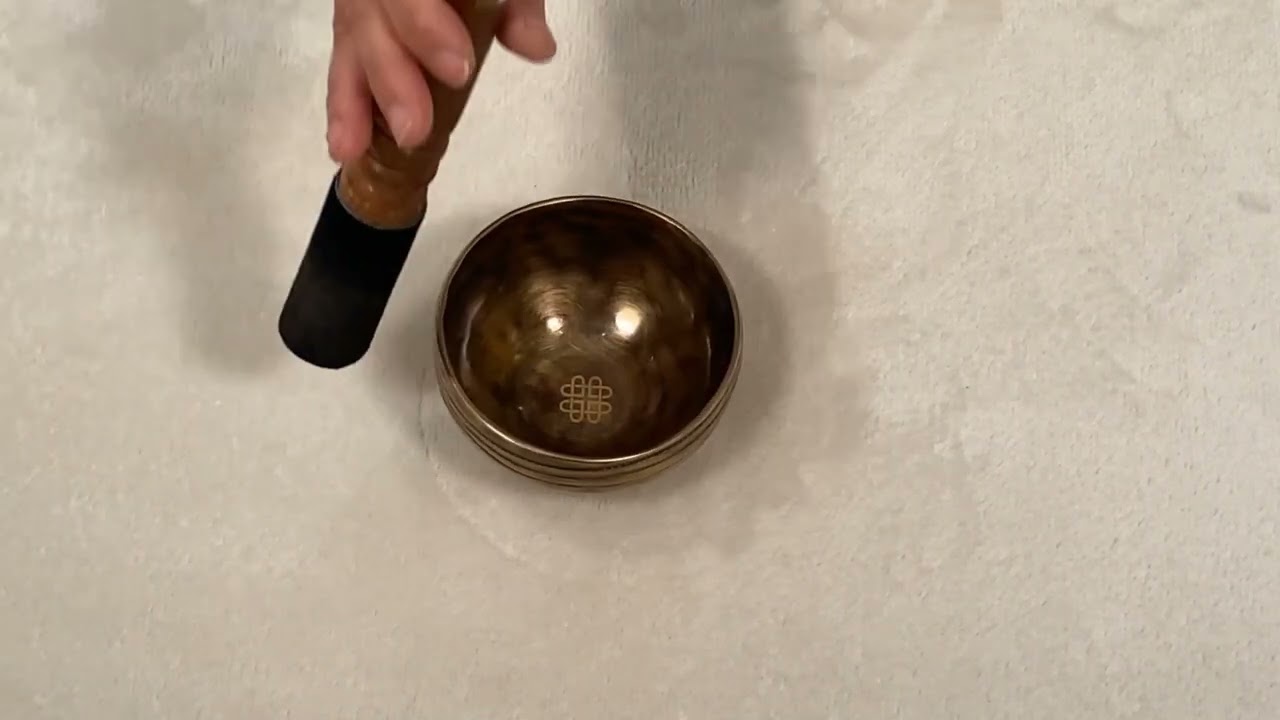 新・鍛造スペシャルシンギングボウル（極小） - YouTube