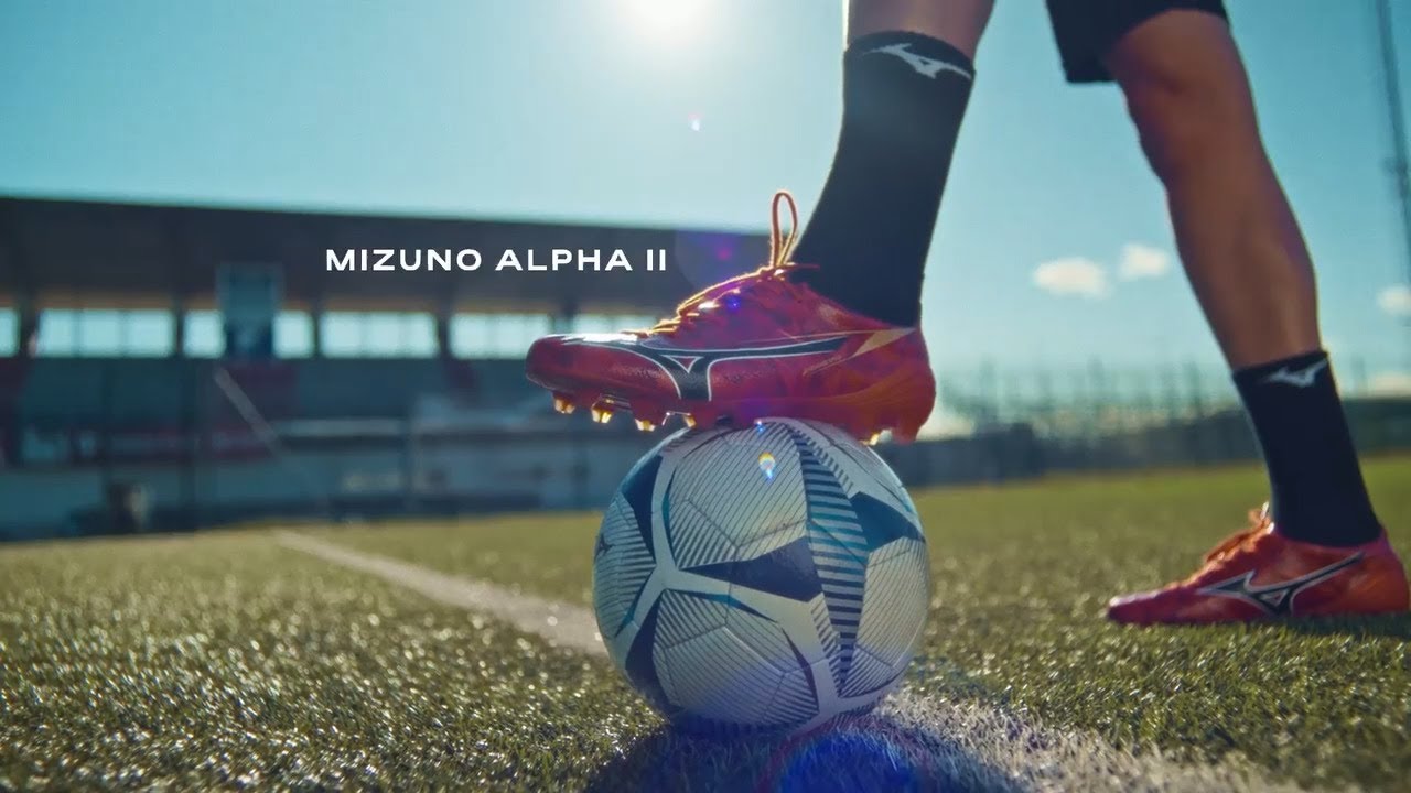 フットボール】ミズノアルファ2 （ルビーレッドパック） - YouTube