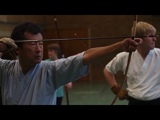弓道 日置流印西派 紅葉重の手内 角見の働き - YouTube