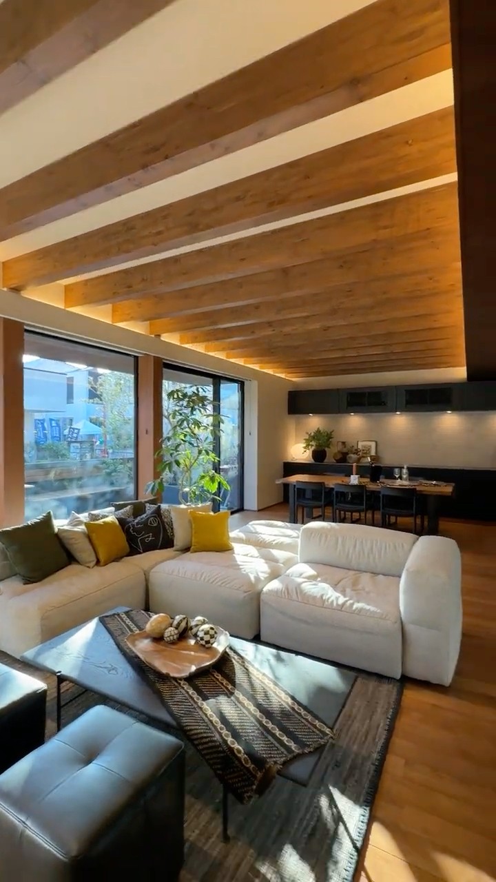 ルームツアー】木質感半端ない！自宅サウナのある木の家 ｜隠れている