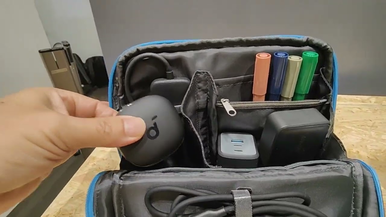 S-MAX：アンカーとコクヨが共同開発！文具とガジェットを収納できる