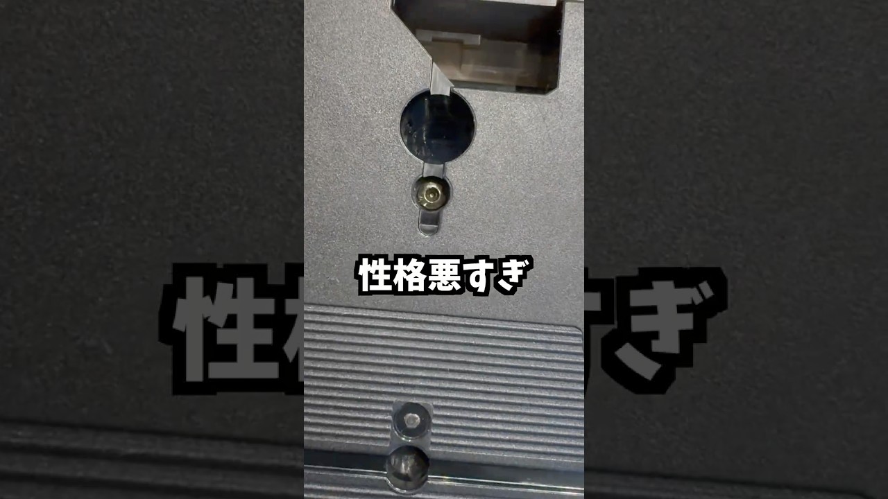 Video Repair] A broken rental VHS tape with a special screw that