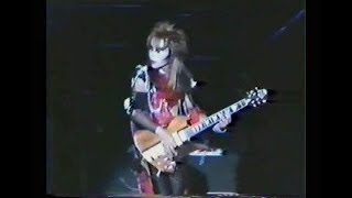 20才の時のHIDE (XJAPAN) 1985 横須賀サーベルタイガー - YouTube