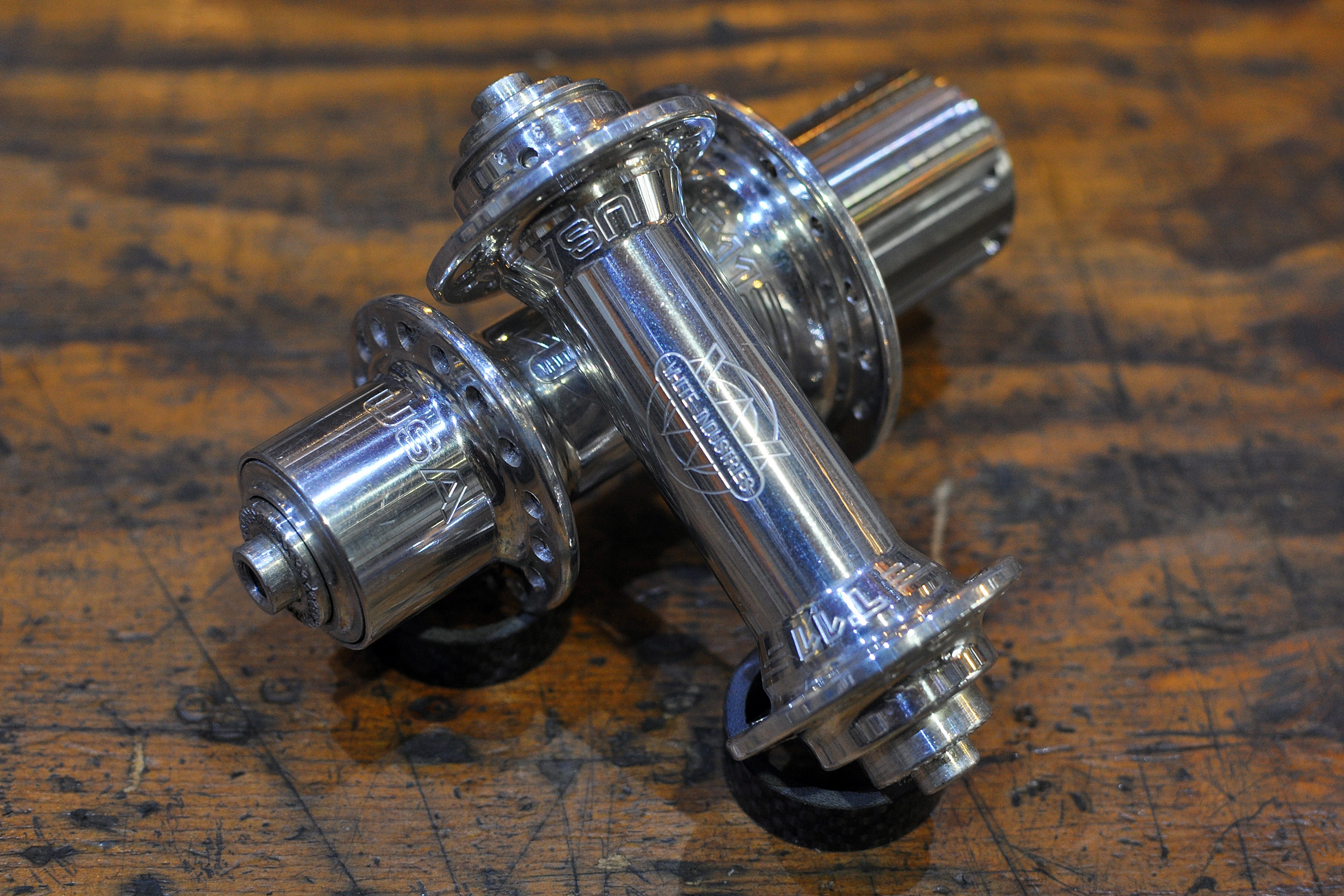 新入荷情報「WHITE INDUSTRIES T11 Road hub F/R Set」 | CULTURE CLUB