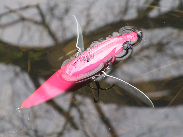 鉄馬（Van's Bait）実釣インプレ！琵琶湖発のデカ羽根モノルアー | 雄