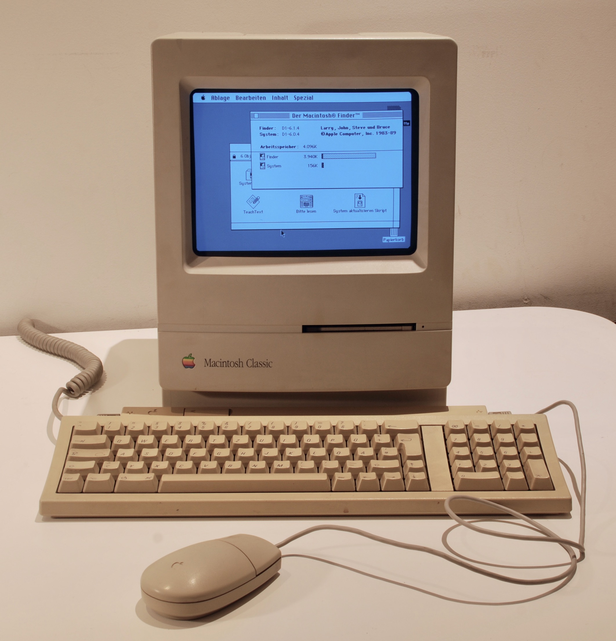 Macintosh Classic - Old Crap Vintage Computing