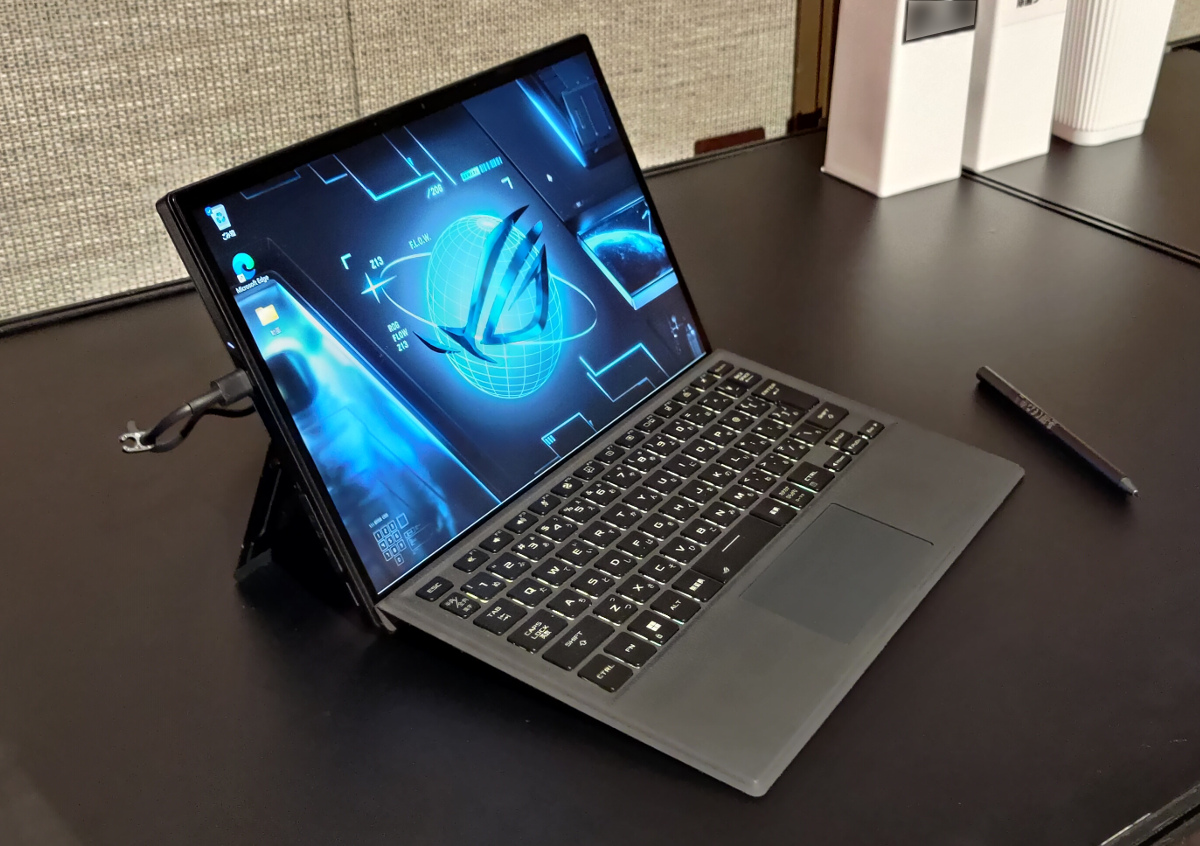 ASUS ROG Flow Z13 － 13.4インチ、デタッチャブル2 in 1タイプの