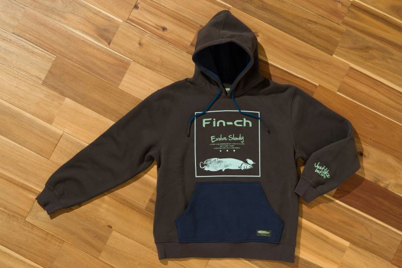 肩が凝らないFin-chのフード付きパーカー「ラビダ スウェット