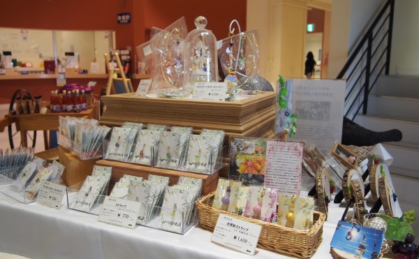 スワロフスキーを使用したサンキャッチャー】／【公式】いけだワイン城