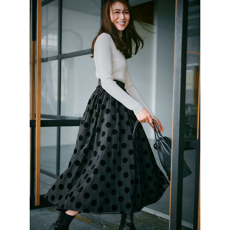伝説的大ヒット】Aライン黒スカートはどんなトップスにも！最新