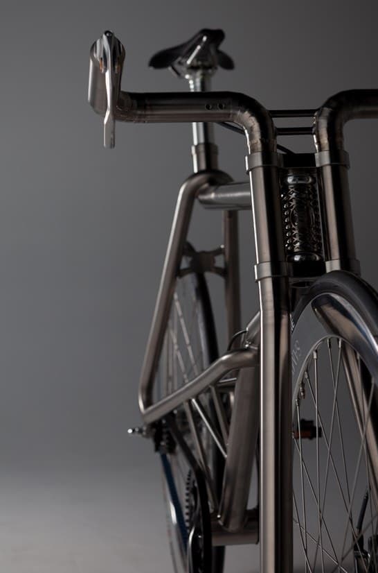 SAMURAI（サムライ）」という名のロードバイク―「武士の鎧」をイメージ