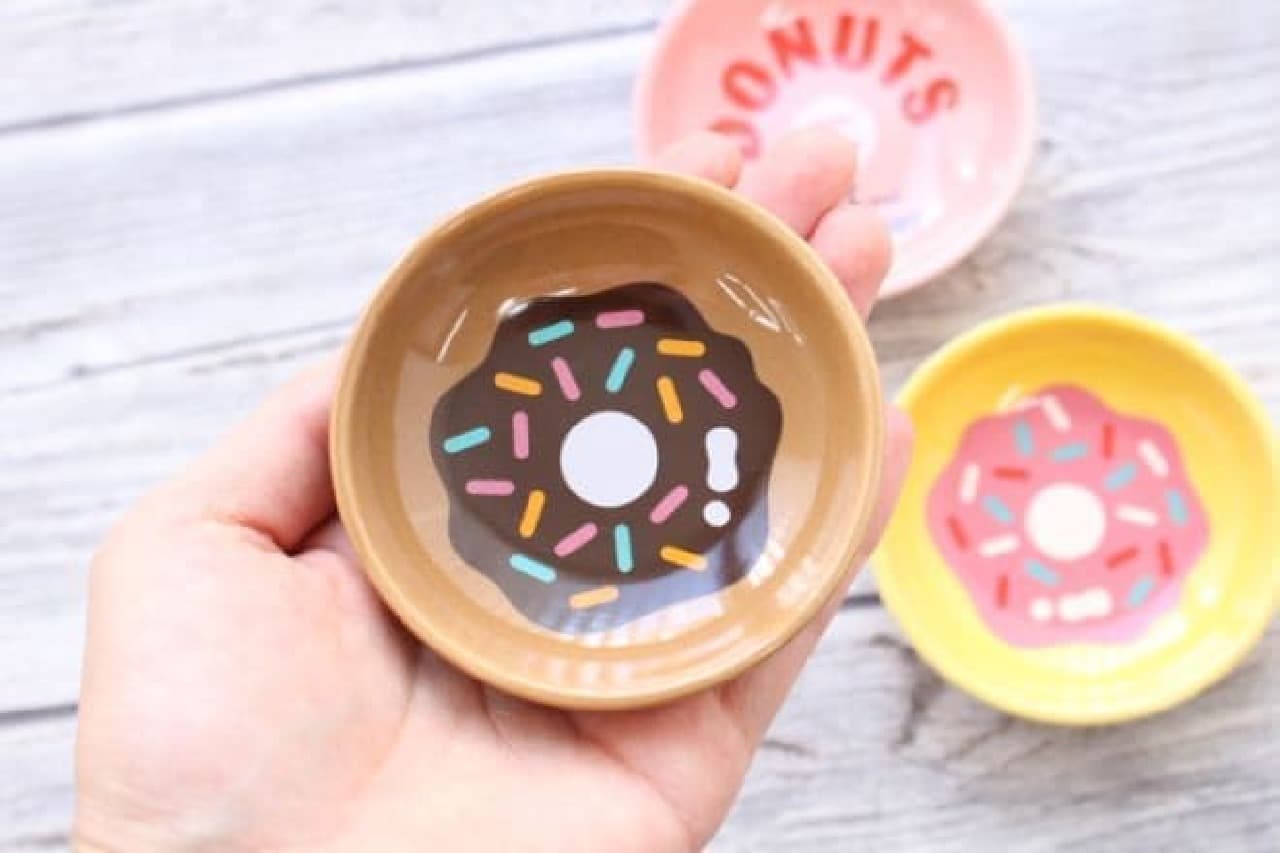 アメリカンなドーナツ＆ピザ♪セリア「インテリアトレイ」並べて飾ると