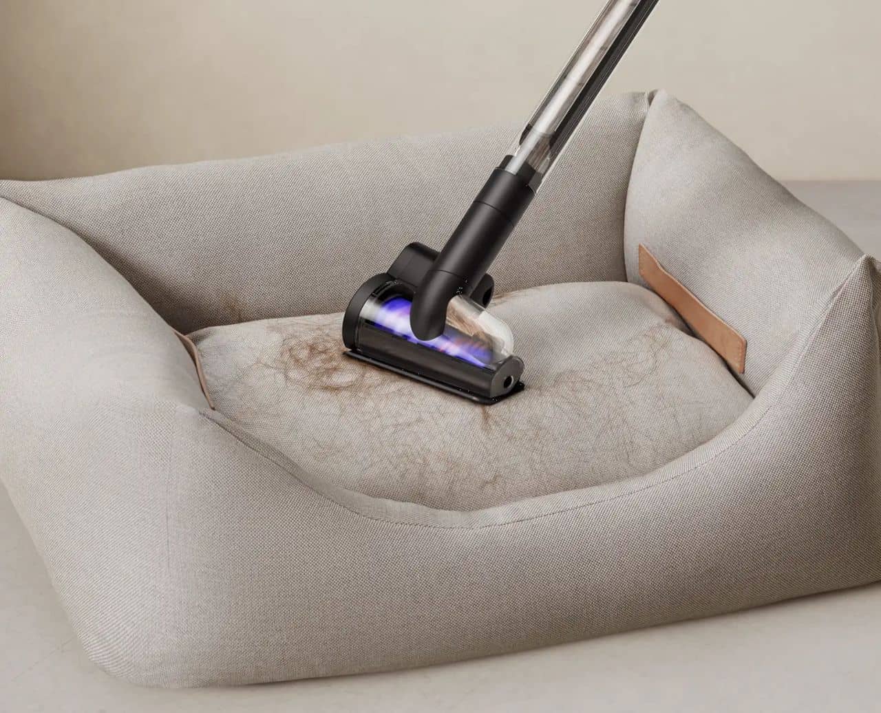 直径38mmの軽量コードレス掃除機「ダイソン ペンシルバック」毛が絡ま