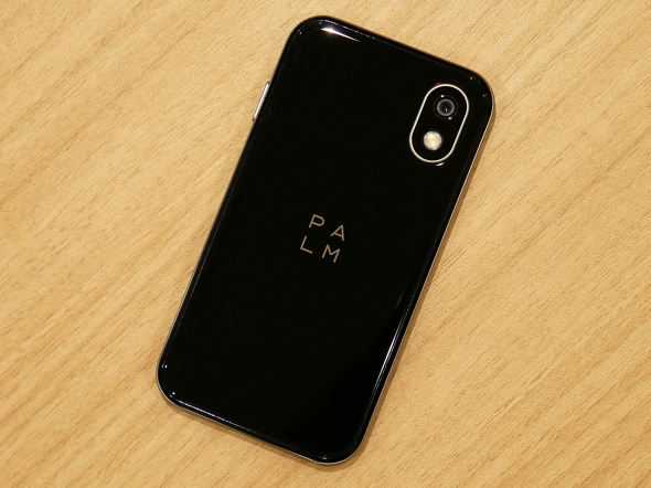 手のひらサイズの超小型スマホ「Palm Phone」発売 写真で実機を