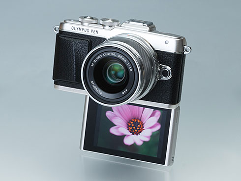 自分撮りと夜景が楽しくなるカジュアルカメラ――オリンパス「PEN Lite E
