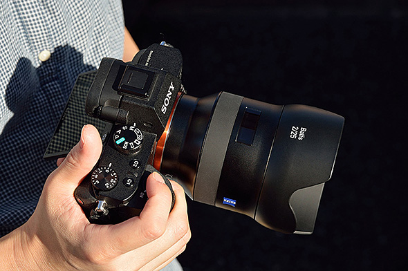 上質な溶けていくようなボケを見せるDistagon――カールツァイス「Batis