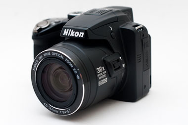 超広角22.5ミリからの36倍ズーム 超高倍率だけじゃない楽しさも ニコン