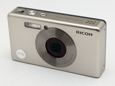 日常を常に記録する、カジュアルなタフネスデジカメ「RICOH PX」（1/3