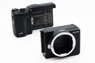 楽しみはライカレンズだけじゃない――GXR用ユニット「GXR MOUNT A12