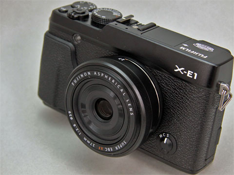 常用したい軽量薄型パンケーキ――富士フイルム「XF27mmF2.8」：交換