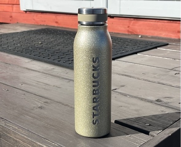スタバ】きらきらおしゃれな「シャンパンゴールドのボトル」は、保温