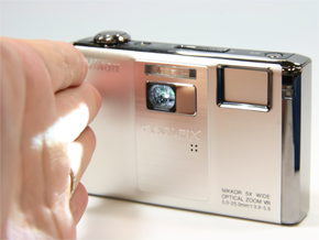 便利」から「楽しい」への拡張――プロジェクター搭載デジカメ「COOLPIX