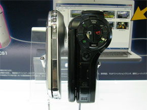 三洋、世界最薄のフルHDビデオカメラ“Xacti”「DMX-CS1」 - ITmedia NEWS