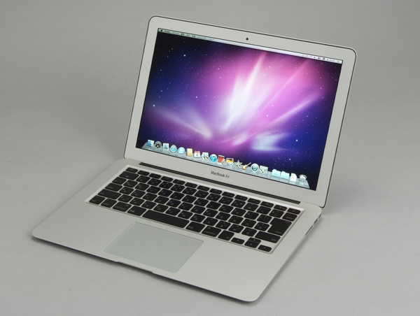 ぼくが13インチMacBook Airを買った理由：元麻布春男のWatchTower（1/2