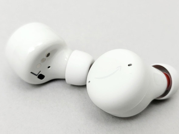 外出中でも声だけで自宅の家電を操作できる「Echo Buds」（第2世代）を