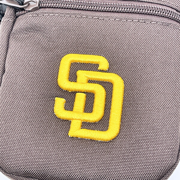 MLB(メジャーリーグ) パドレス ミニショルダーバッグ ブラウン
