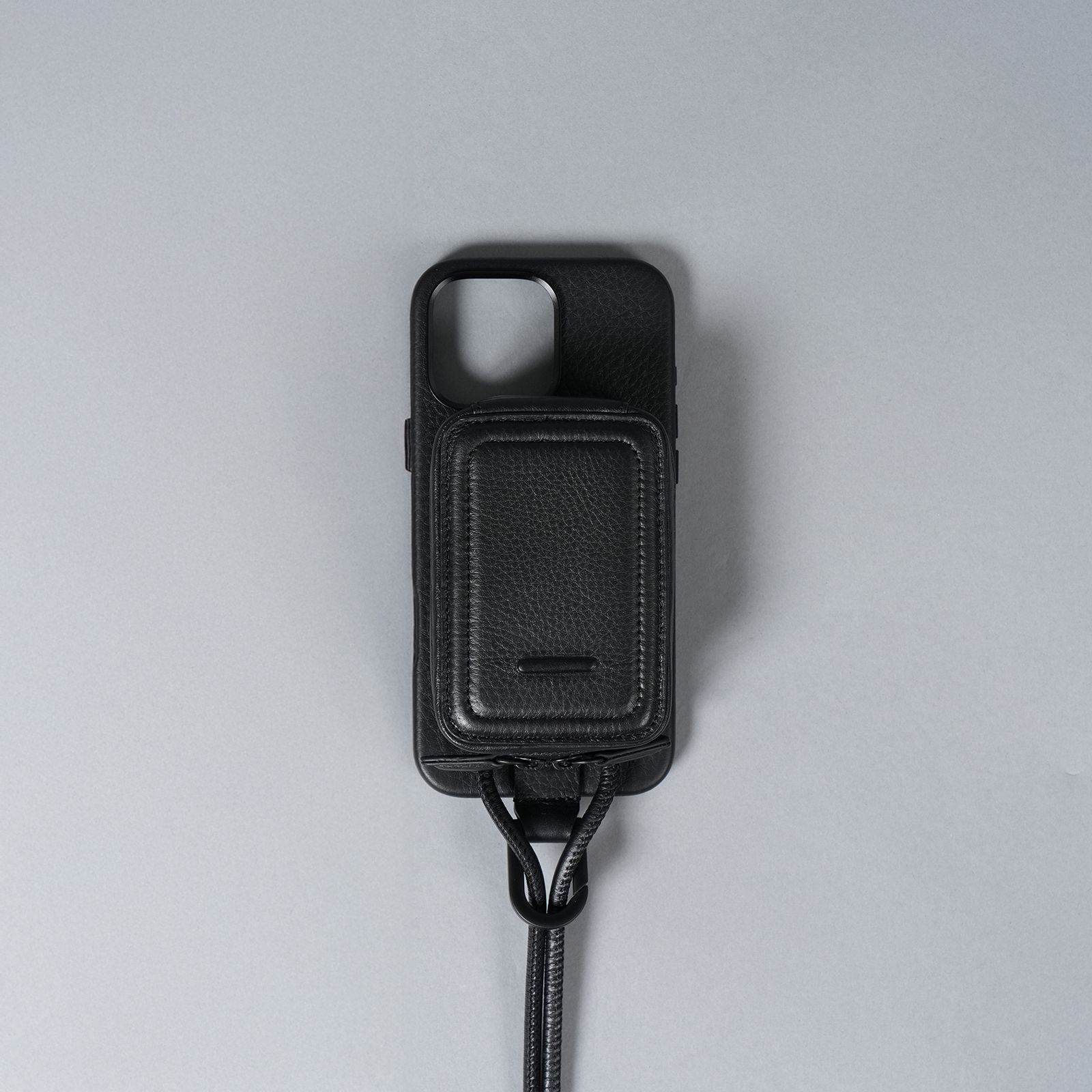 objcts.​io - レザーストラップ付iPhoneアクセサリー - マイクロバッグ