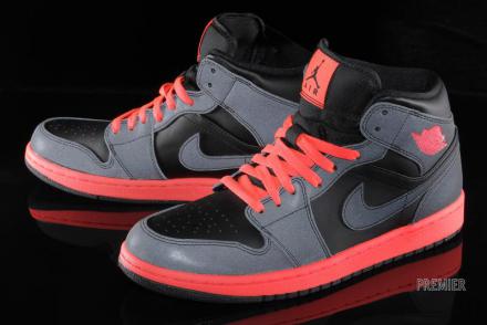 国内1月25日発売予定】 ナイキ エア ジョーダン 1 ミッド ブラック